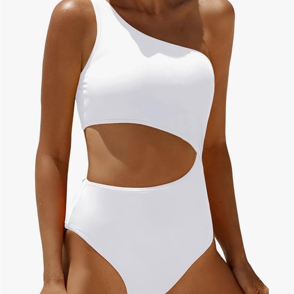 Elegant White One-Shoulder Cutout Swimsuit